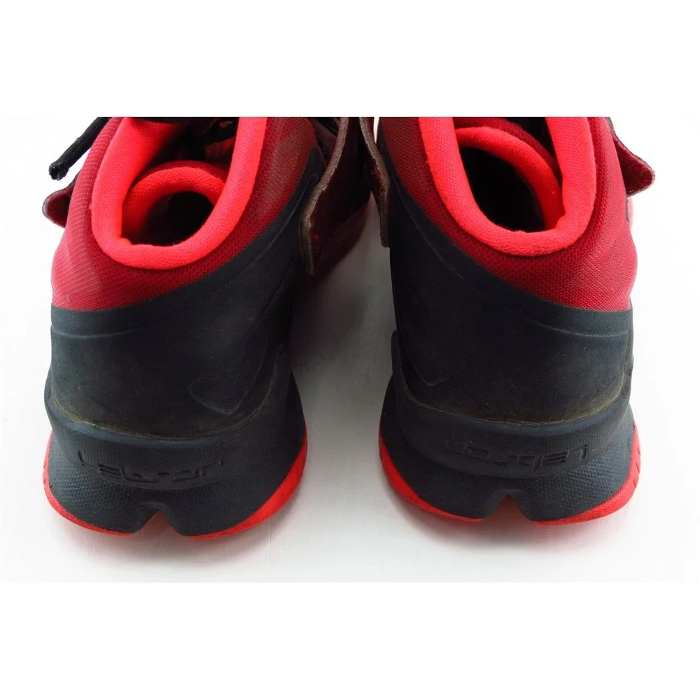 Nike Boys' Athletic Shoes Size‎ 3.5 Red Synthetic Lightweight Supportive Sport